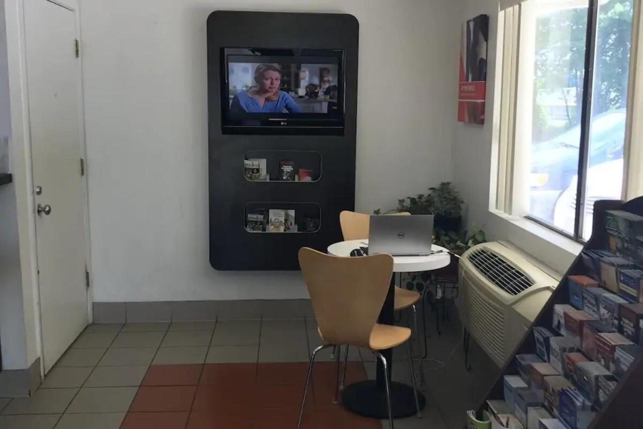 Key Inn Macedonia Eksteriør billede